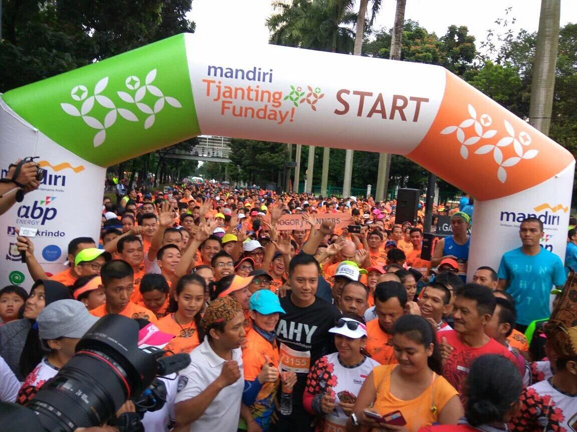 Ketika SBY Sambut Agus di Garis Finish...