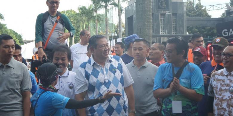 SBY Hadir Temani Agus Yudhoyono Beraktivitas di &quot;Car Free Day&quot;