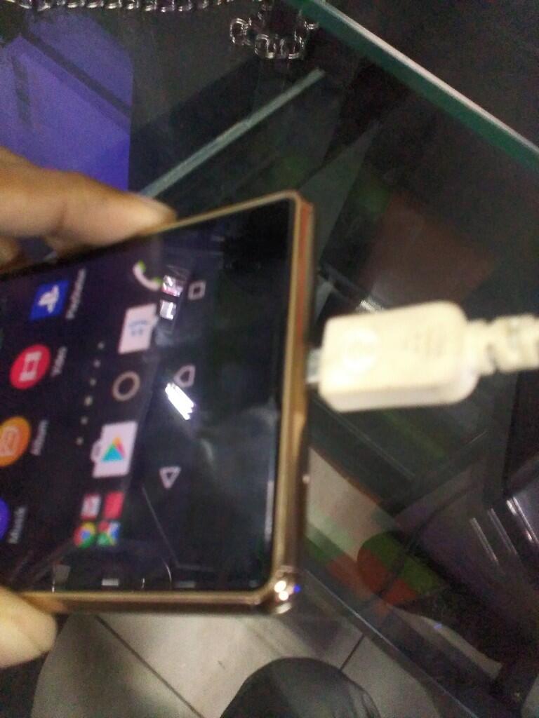 Smartphone Agan Lama saat Pengisian ? Mungkin Ini Penyebabnya Gan