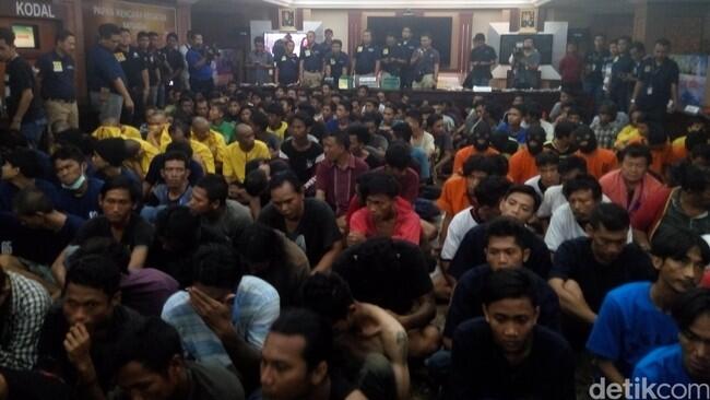 Jelang Pilgub DKI, Polisi Tangkap 586 Orang yang Terlibat Aksi Premanisme