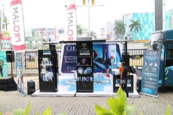 Ice Cool Bus, Saksi Penangkapan Penukar Jas Jovial