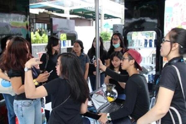 Ice Cool Bus, Saksi Penangkapan Penukar Jas Jovial