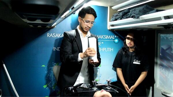 Ice Cool Bus, Saksi Penangkapan Penukar Jas Jovial