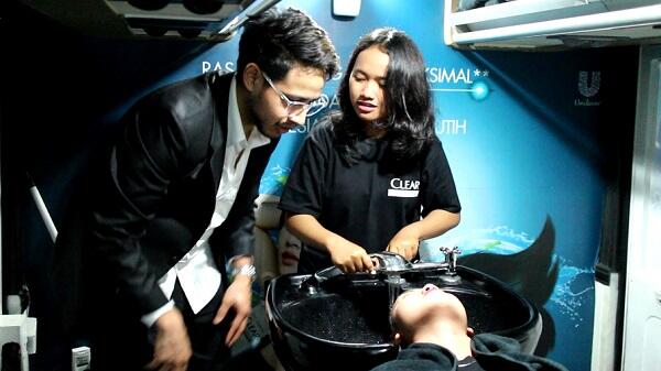 Ice Cool Bus, Saksi Penangkapan Penukar Jas Jovial