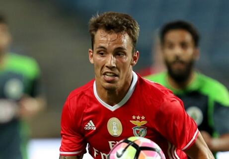 Manchester United Pantau Alex Grimaldo