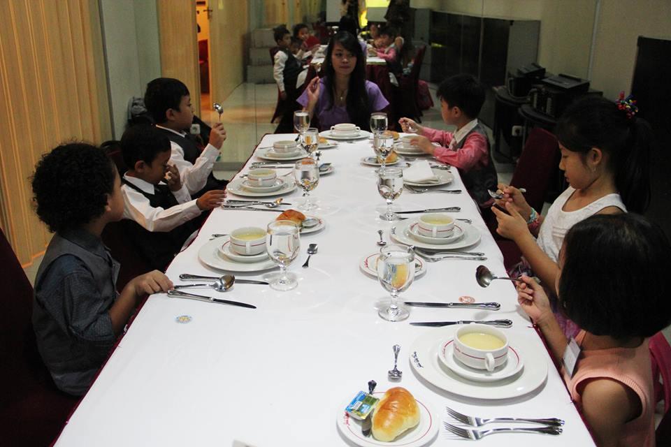 Belajar Personality, karakter building and Communication di John Robert Powers 