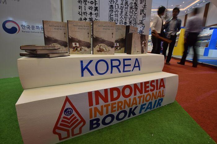 Penyitaan buku Manifesto Komunis di pameran internasional dikecam