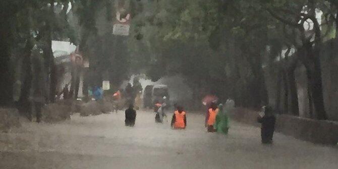 Banjir kepung Jakarta, sepeda motor boleh lewat Tol JORR
