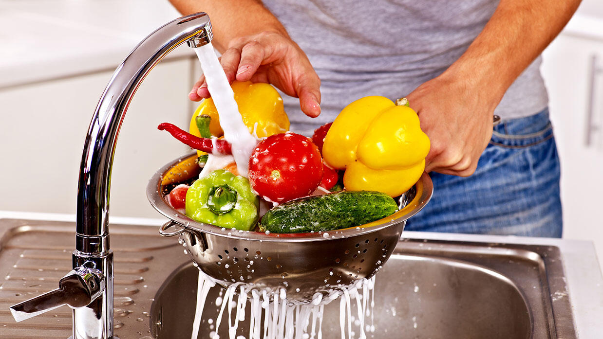 11 cara simpel Supaya terhindar dari bahaya keracunan makanan.