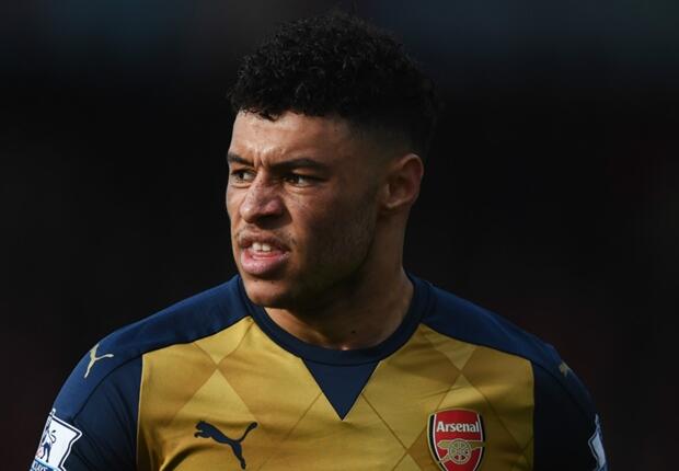 Alex Oxlade-Chamberlain Tak Ciut Saingi Tottenham Hotspur