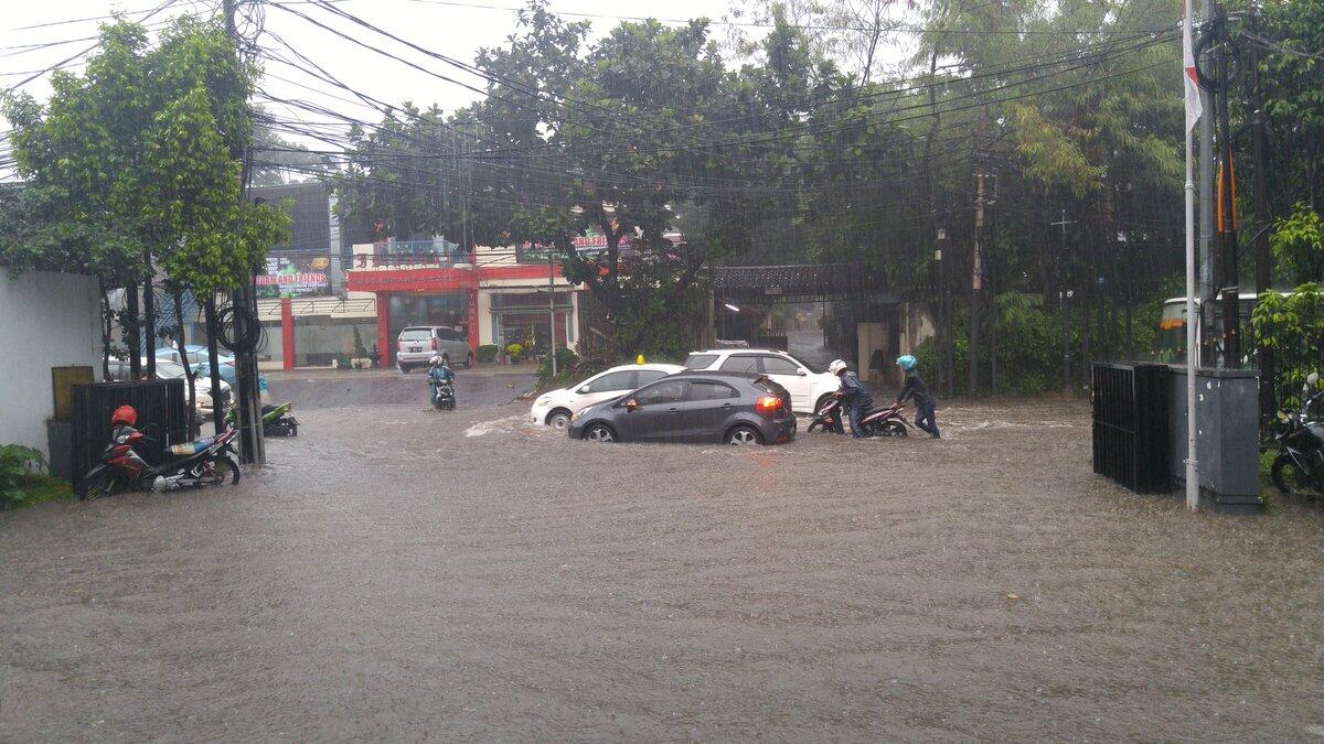 Baru Diguyur Hujan, Jalan Kemang Raya Kebanjiran Lagi