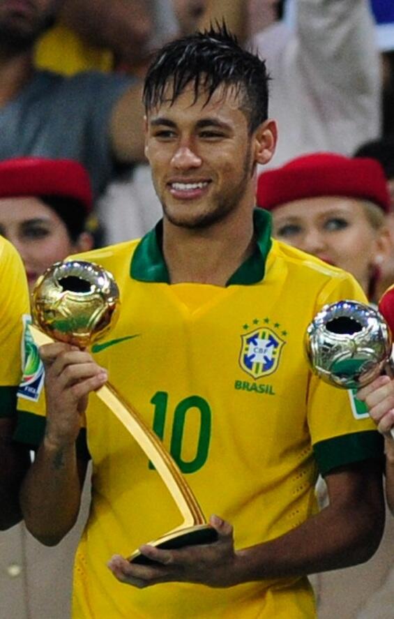 Pemain Sepak bola No. 10 Dengan Nilai 10