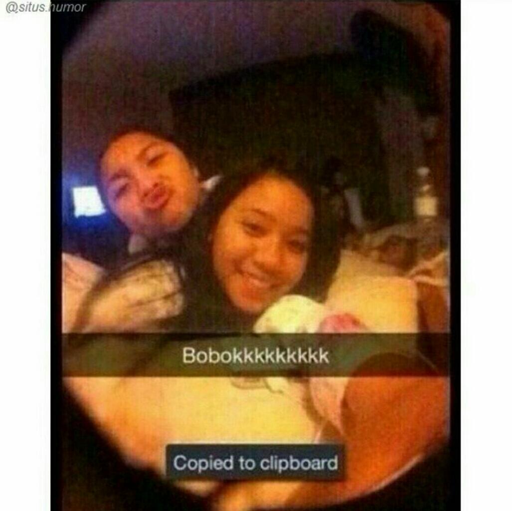 Ada yang aneh dengan foto ini