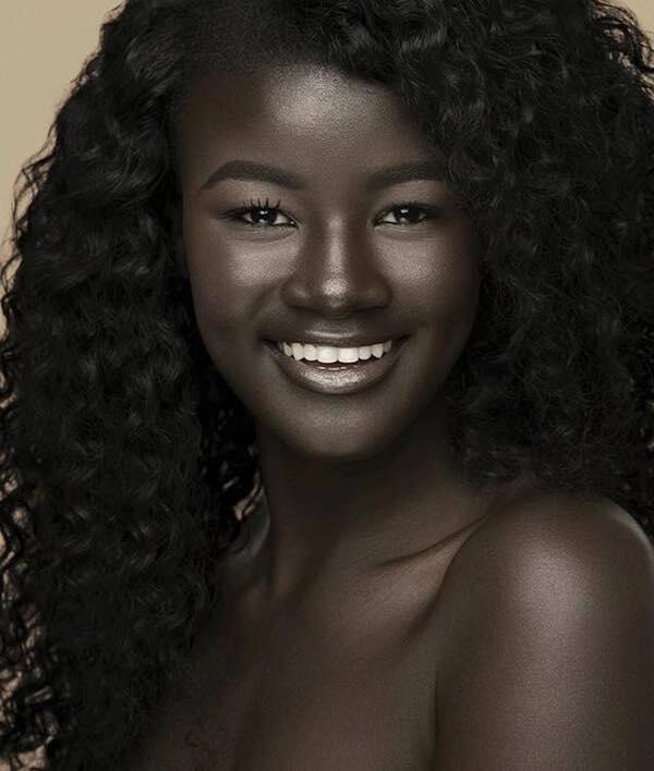 Khoudia Diop, Model Dengan Kulit Gelap Paling Indah Yang Menjadi Viral Di Dunia Maya