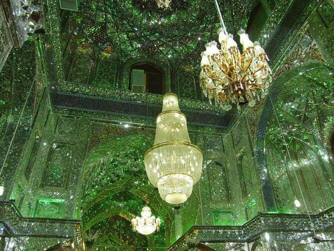 Melihat Keindahan Masjid Berlapis Kaca Di Iran