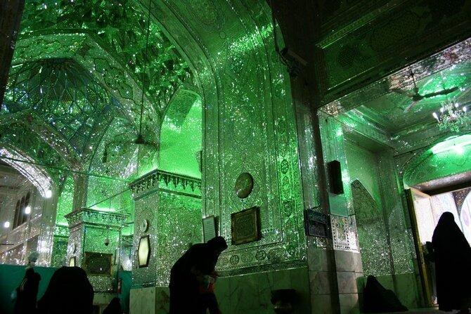 Melihat Keindahan Masjid Berlapis Kaca Di Iran