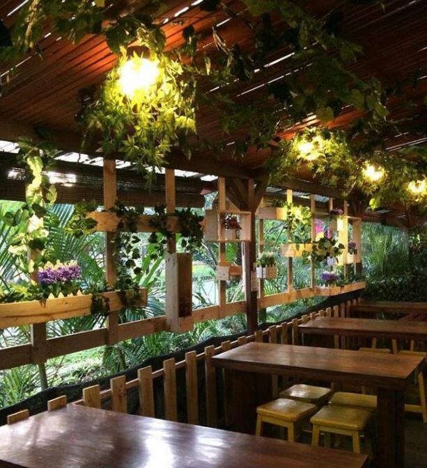 Waroeng Taman Tempat makan asik di Kota Bogor