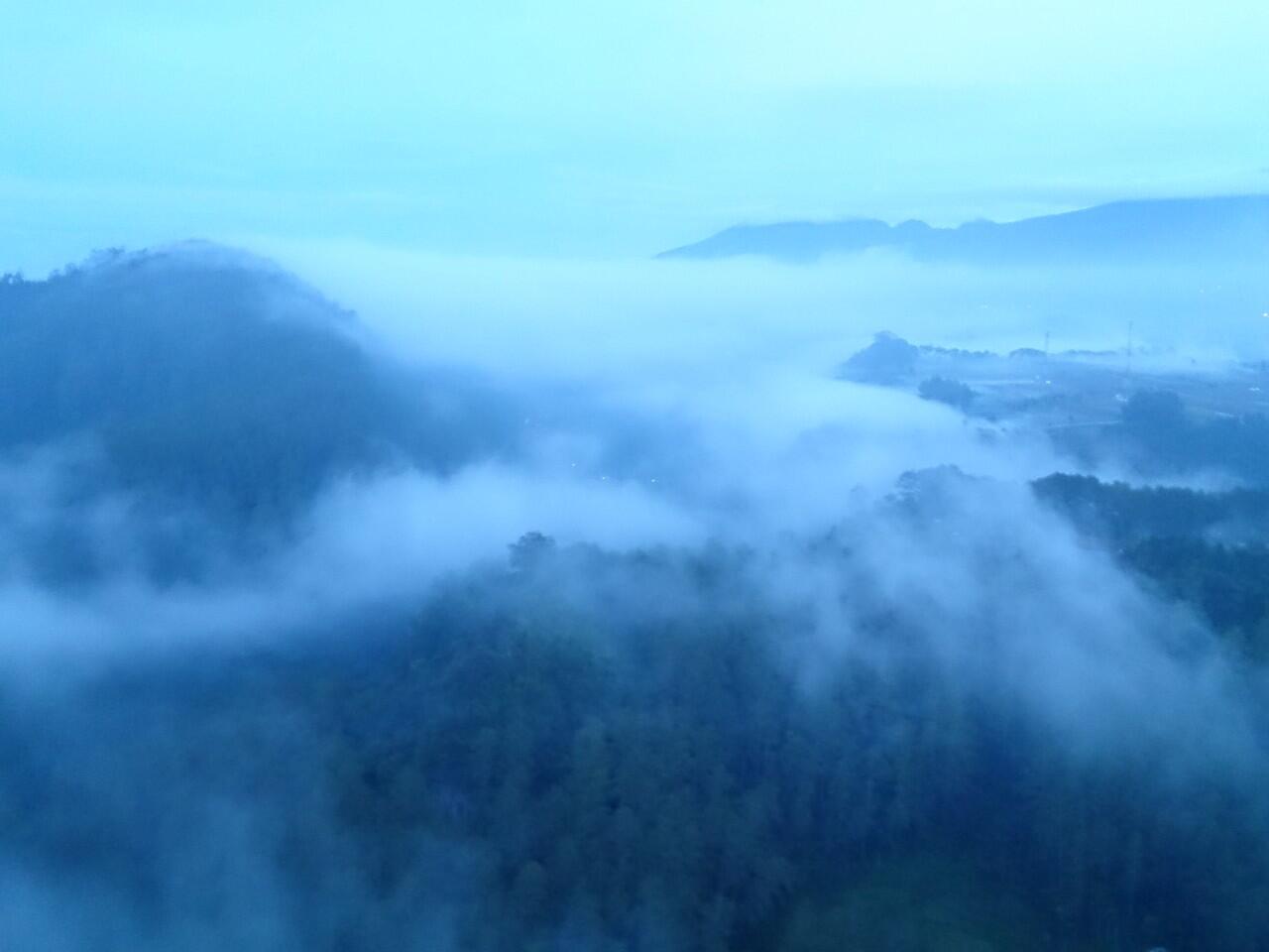 LAUTAN AWAN TEBING KERATON 2 OKTOBER 2016