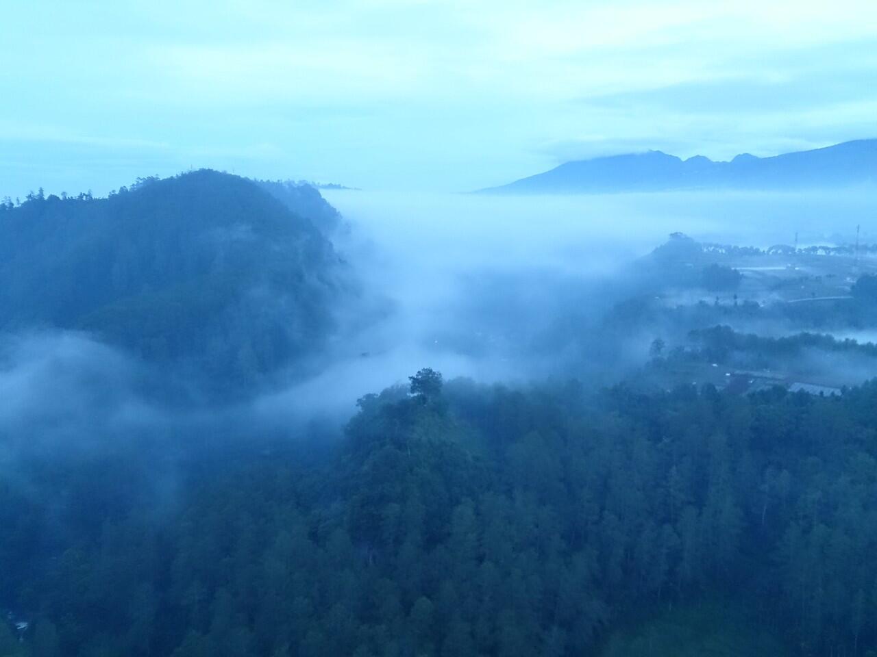 LAUTAN AWAN TEBING KERATON 2 OKTOBER 2016