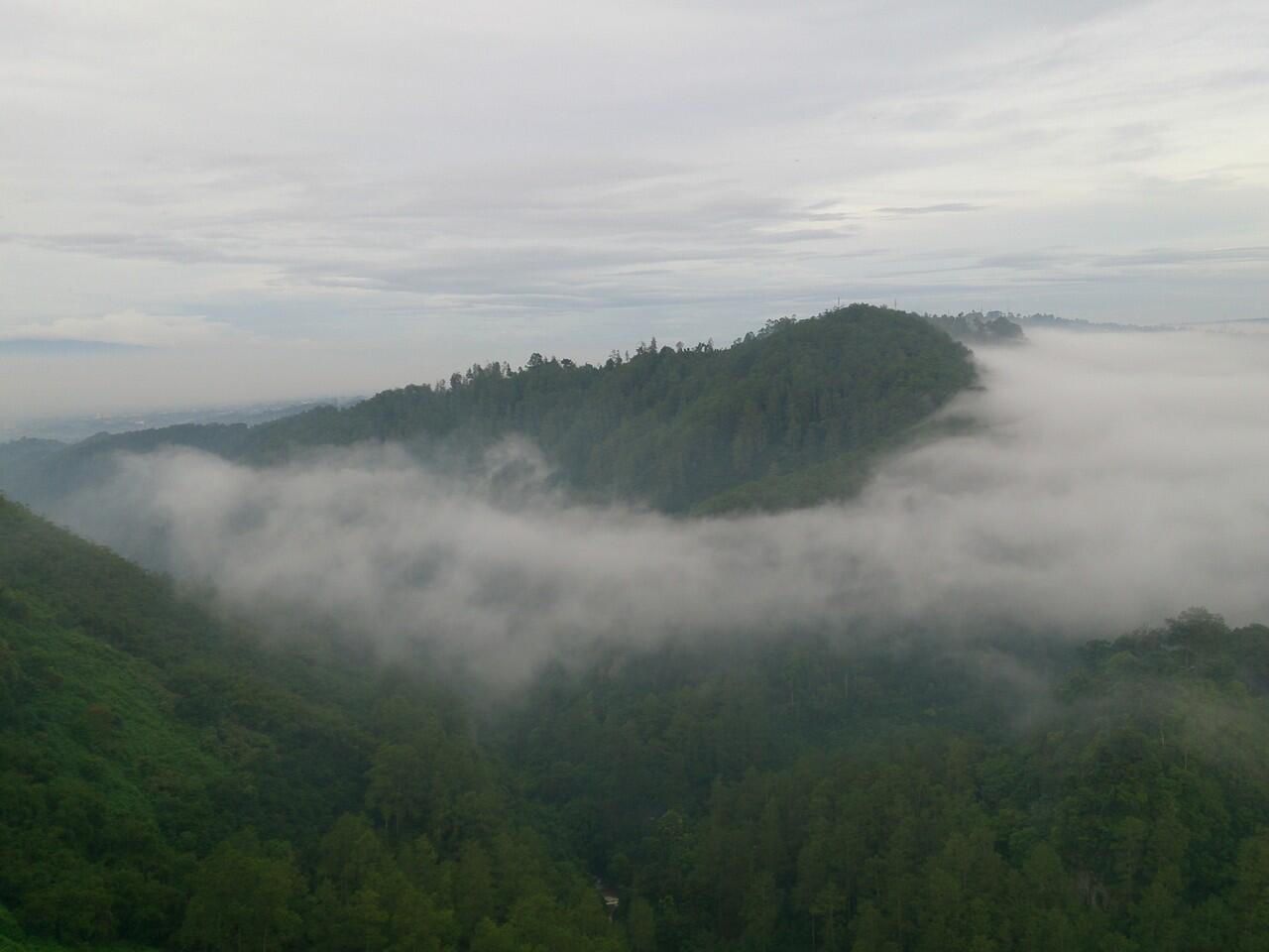 LAUTAN AWAN TEBING KERATON 2 OKTOBER 2016