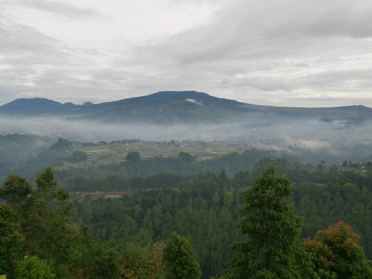 LAUTAN AWAN TEBING KERATON 2 OKTOBER 2016