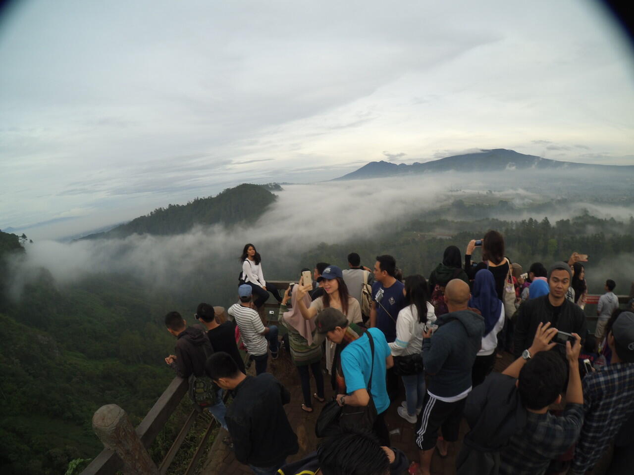 LAUTAN AWAN TEBING KERATON 2 OKTOBER 2016