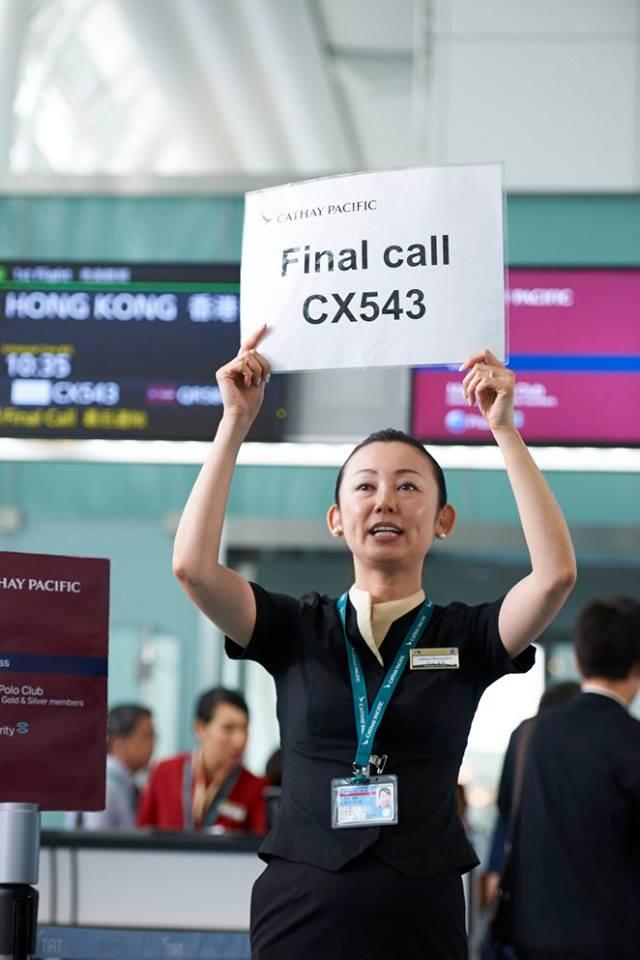 MENGHARUKAN, Suasana Penerbangan Terakhir Boeing 747-400 Cathay Pacific