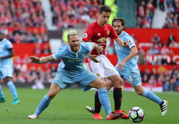 Jadi Gelandang Bertahan, Ander Herrera Belajar Dari Michael Carrick