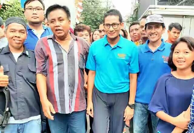 #Keluhkan Trotoar Rusak, Sandiaga Uno Diajak Lapor melalui Qlue