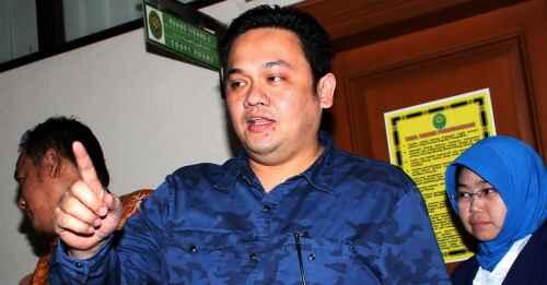 Farhat Abbas: Ahmad Dhani Lagi Cari Duit Pensiunan di Bekasi