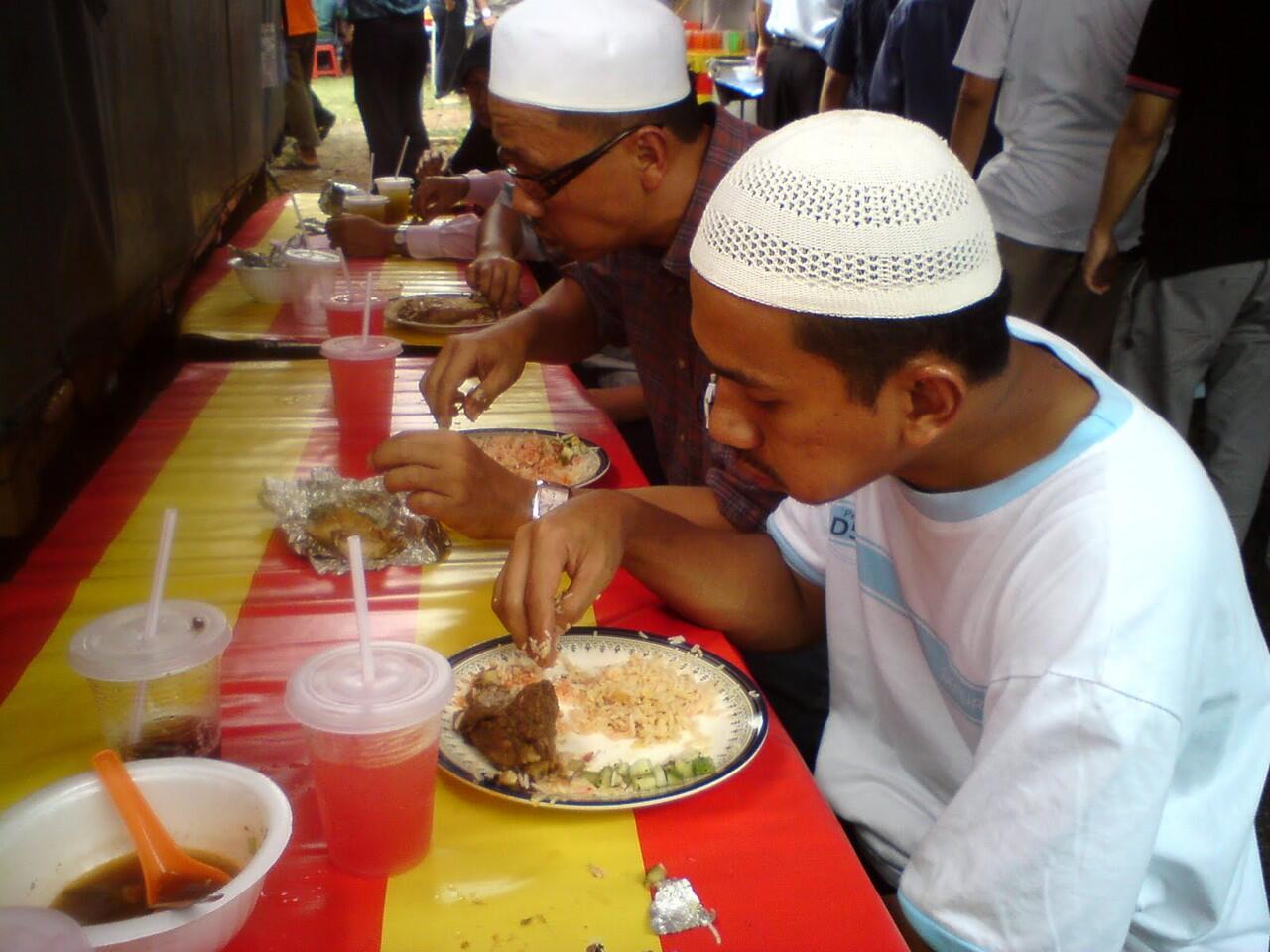 Ternyata makna lagu nasi padang itu dalem banget gan