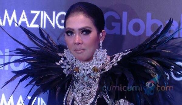 Badan Kegendutan, Busana Cetar Syahrini Sobek