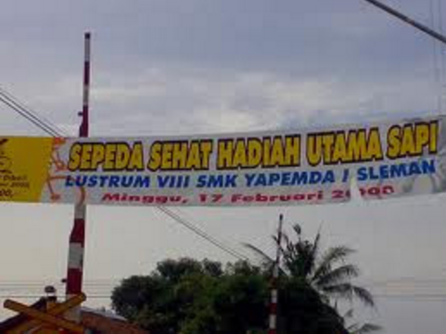25 Tulisan spanduk peringatan ini lucunya nggak ketulungan, kocak abis