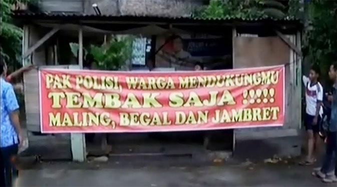 25 Tulisan spanduk peringatan ini lucunya nggak ketulungan, kocak abis