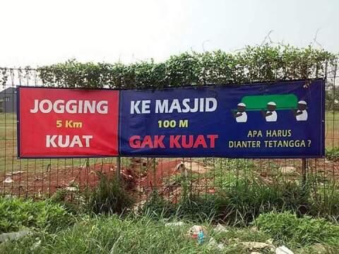 25 Tulisan spanduk peringatan ini lucunya nggak ketulungan, kocak abis