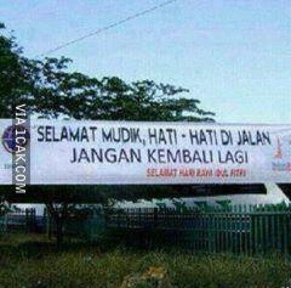 25 Tulisan spanduk peringatan ini lucunya nggak ketulungan, kocak abis