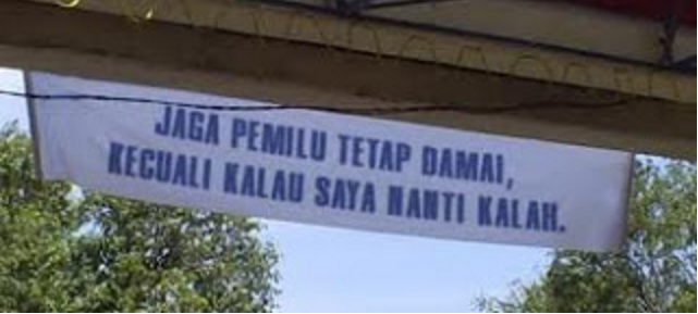 25 Tulisan spanduk peringatan ini lucunya nggak ketulungan, kocak abis