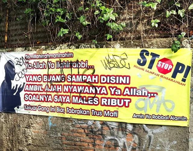 25 Tulisan spanduk peringatan ini lucunya nggak ketulungan, kocak abis