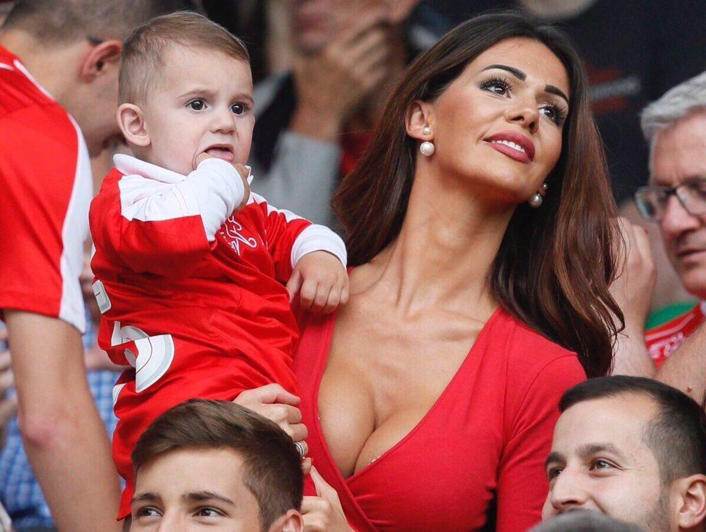 Istri Pemain Albania Ini Terpilih Jadi Suporter Paling Menarik di Piala Eropa