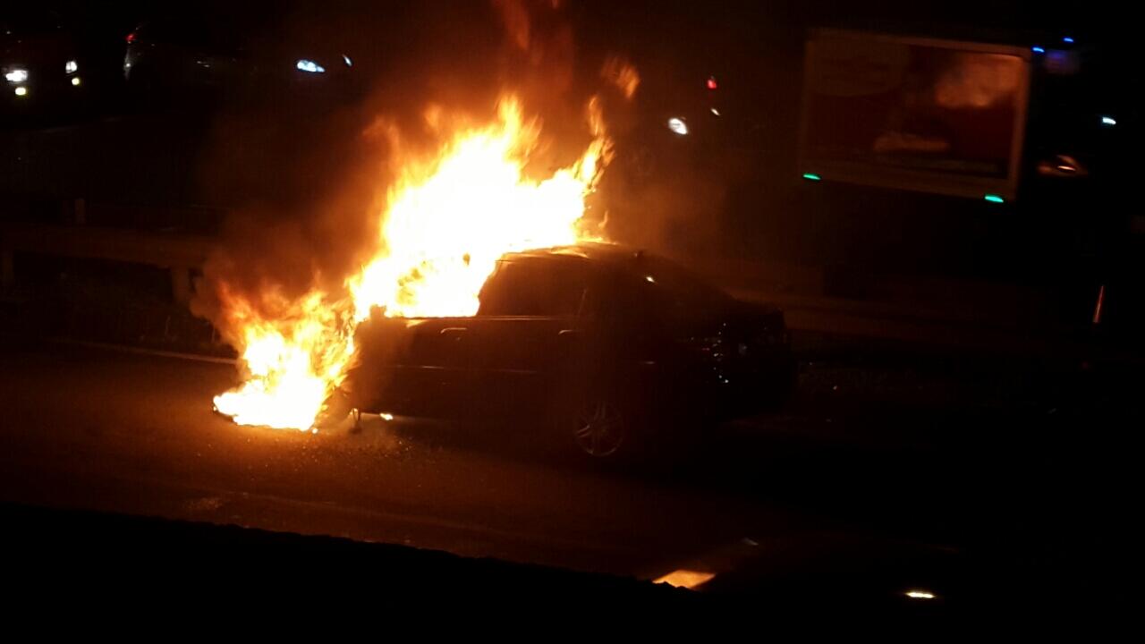 mobil terbakar di pasar rebo kampung rambutan