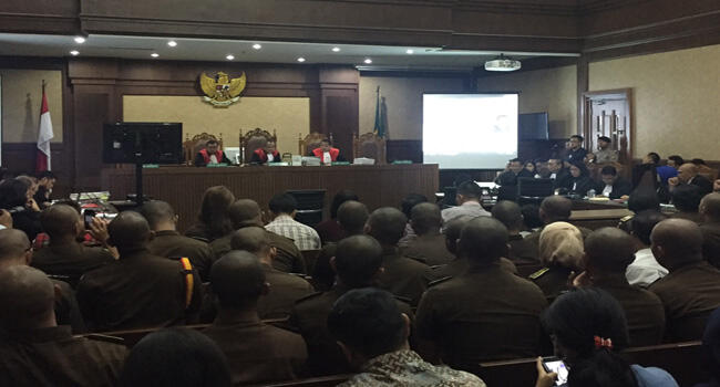 Roh Wayan Mirna Salihin Datangi Majelis Hakim?