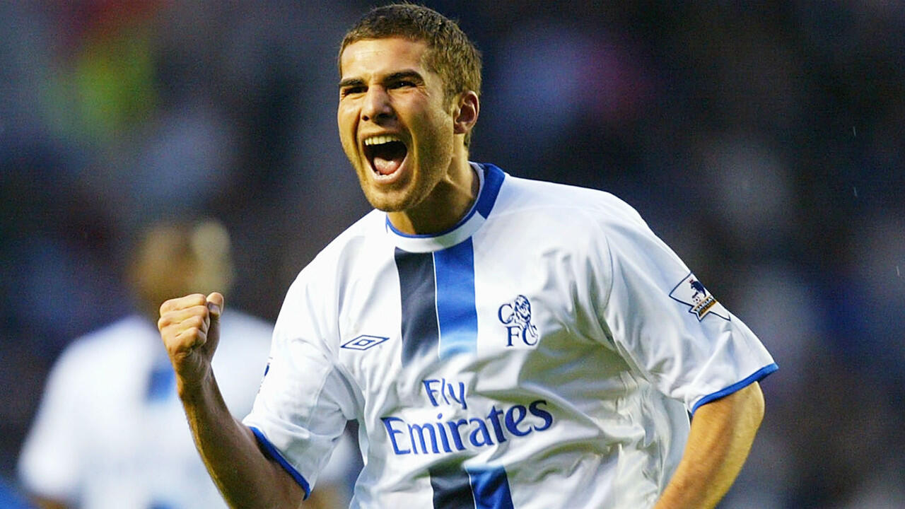 Adrian Mutu Resmi Pensiun dari Sepak bola anak 90 an pasti tahu pemain ini