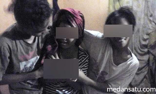 Gila! Siswi SMA Medan Johor Pamer Foto Mesum di Facebook. It Itunya Kelihatan, 