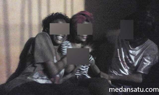 Gila! Siswi SMA Medan Johor Pamer Foto Mesum di Facebook. It Itunya Kelihatan, 
