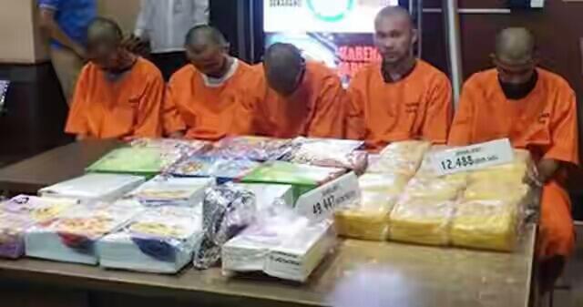 Pikul Sabu 12,5 Kg, 5 Warga Aceh Ditangkap BNN di Medan. Lihat Fotonya!…