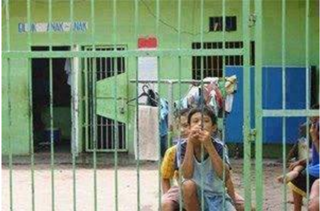 Ini Dia "Arif" Bocah 8 Tahun Membunuh Preman Pembunuh Ayahnya (KISAH NYATA)