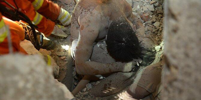 Heroik, 5 orang ini tewas pasang badan demi selamatkan orang lain