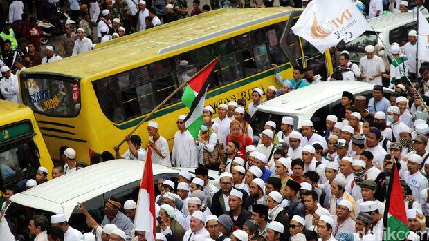 Hadang FPI, Ribuan Personel Gabungan Siaga di Balai Kota DKI