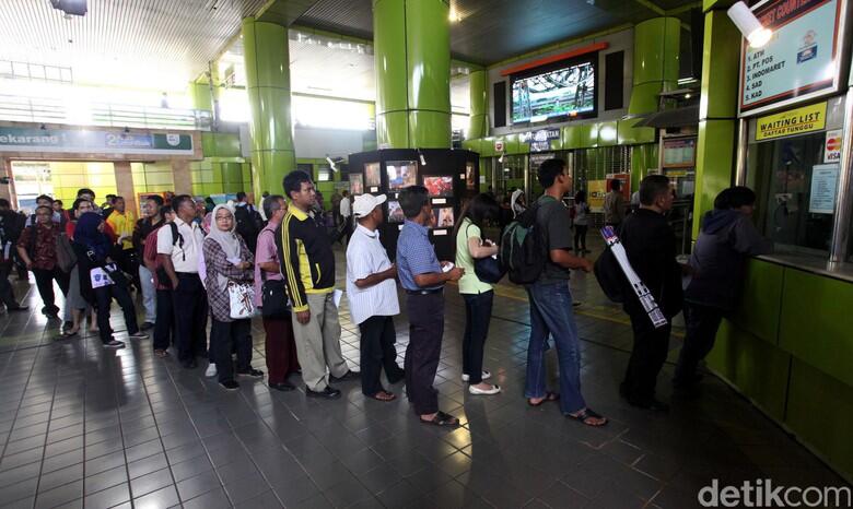 Ada Demo di Sekitar Gambir, PT KAI DAOP I Imbau Penumpang Naik KA di Jatinegara