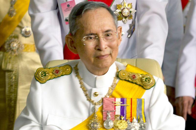 Raja Thailand Bhumibol Adulyadej Meninggal Dunia